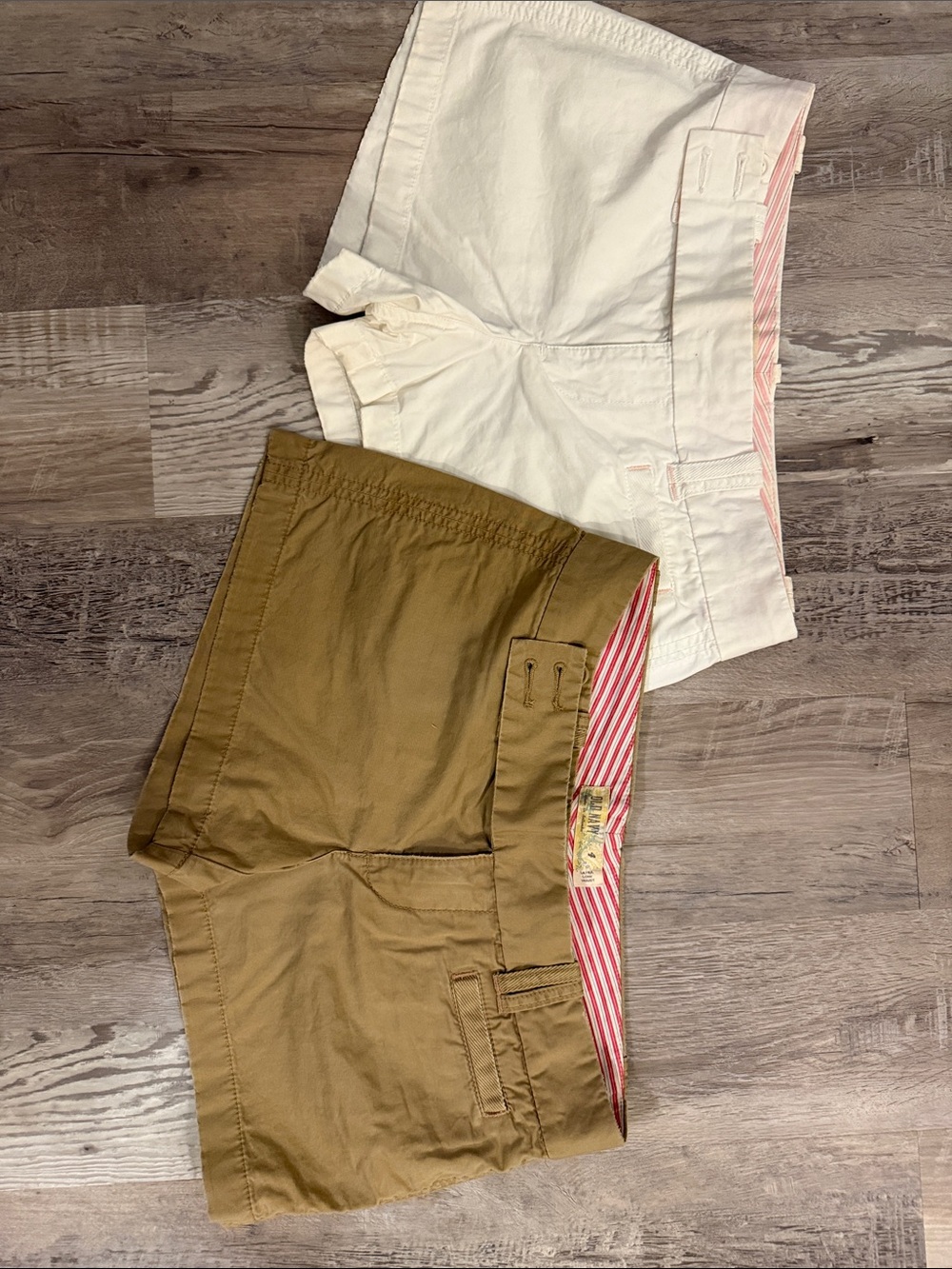Old Navy White and Khaki Women’s Shorts Set